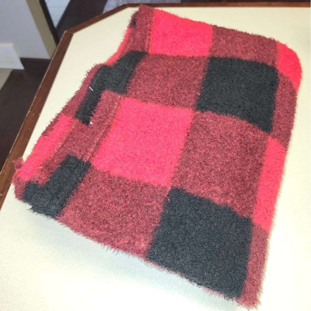 American Eagle Outfitters Red & Black Buffalo Check Fuzzy Fleece Blanket